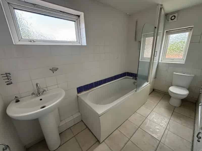 1 Bedroom Flat Available Now - Zero Deposit Guarantee