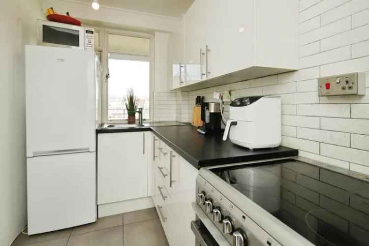 Luxury Art Deco Seafront Apartment Brighton
