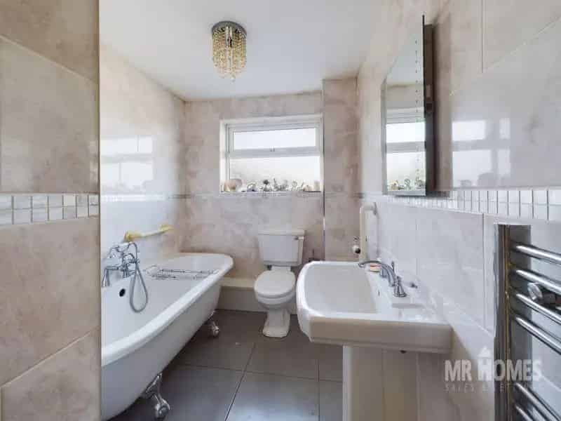3 Bed House For Sale No Chain Spacious Family Home Double Driveway Large Garage