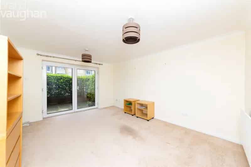 1 Bedroom Brighton Marina Apartment 6 Month Let Parking Patio