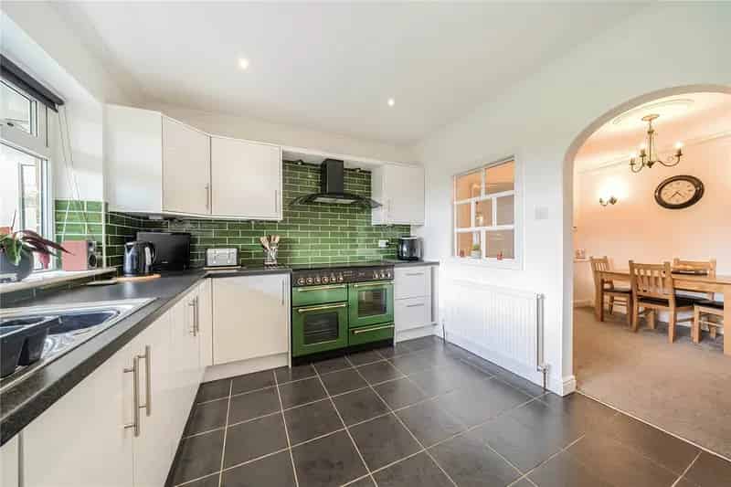 Detached Bungalow in Horsforth Two Double Bedrooms Large Garden