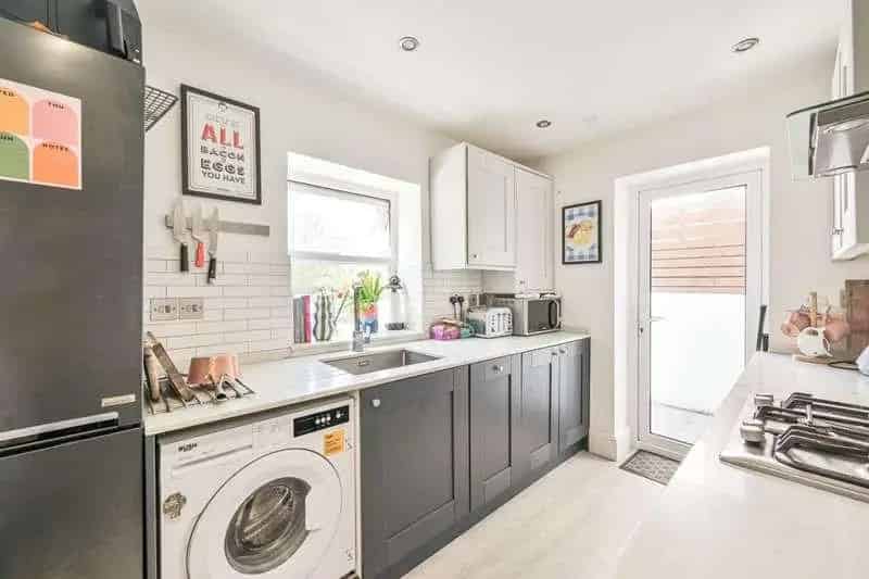 2 bed flat for sale