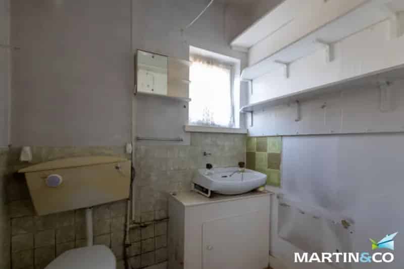 3 Bedroom House For Sale - Needs TLC