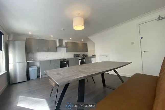 Maisonette to rent in Glenfinnan Drive, Glasgow G20