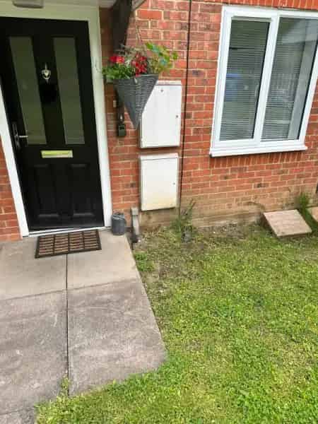 2 Bedroom Ground Floor Maisonette Near Schools and Shops