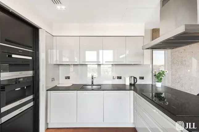 Flat for sale in Kensington High Street, London W14