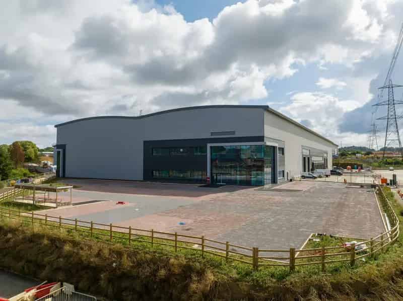 73733 sq ft Industrial Unit Stevenage Available Now