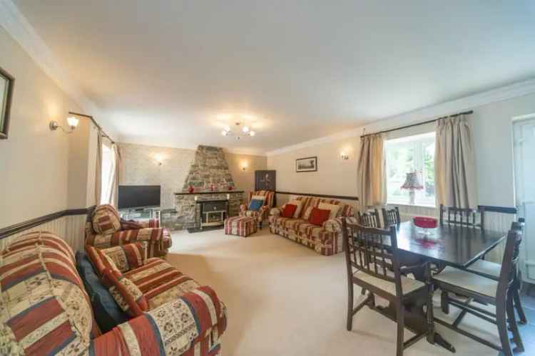 Exceptional 5-Bed Family Home with Annexe and Pool House