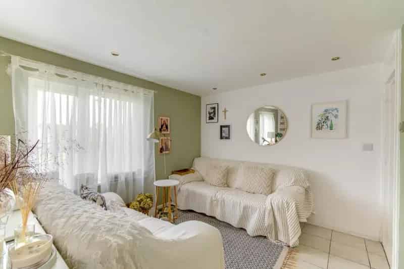 1 bedroom maisonette for sale