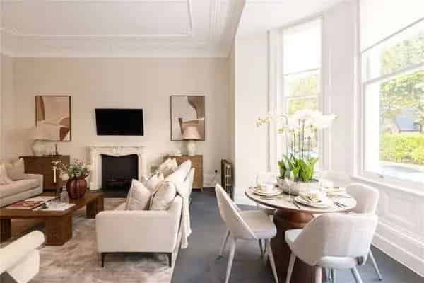 2-Bed Apartment Redcliffe Square SW10  Spacious Renovated Apartment with Roof Terrace