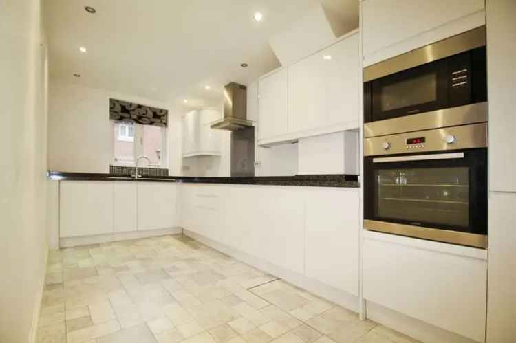 2 Bedroom Flat for Sale in Styal, Cheshire