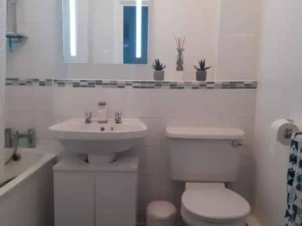 Tooting Flat Near Tube Station - Clean and Well Maintained