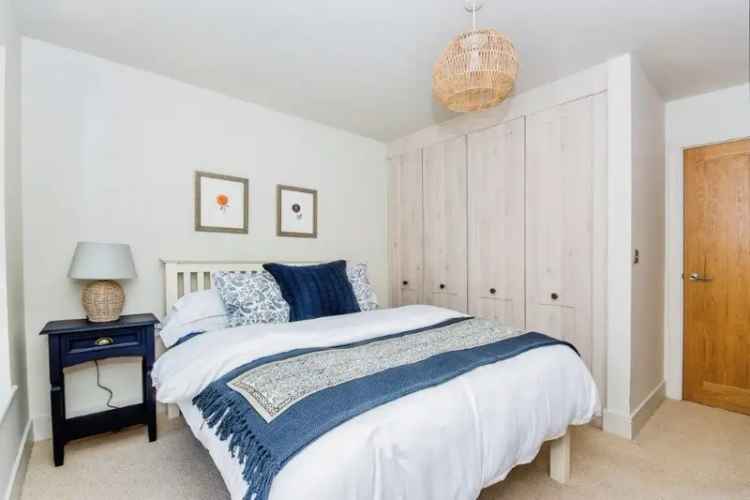Two Bed Apartment with EV Charging in Mansfield
