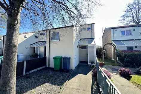 1 Bedroom Maisonette Manchester Near Shops and Transport