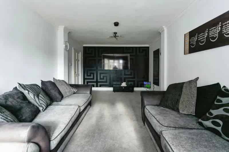 Four Bedroom Semi Detached House With Spacious Garden And Driveway