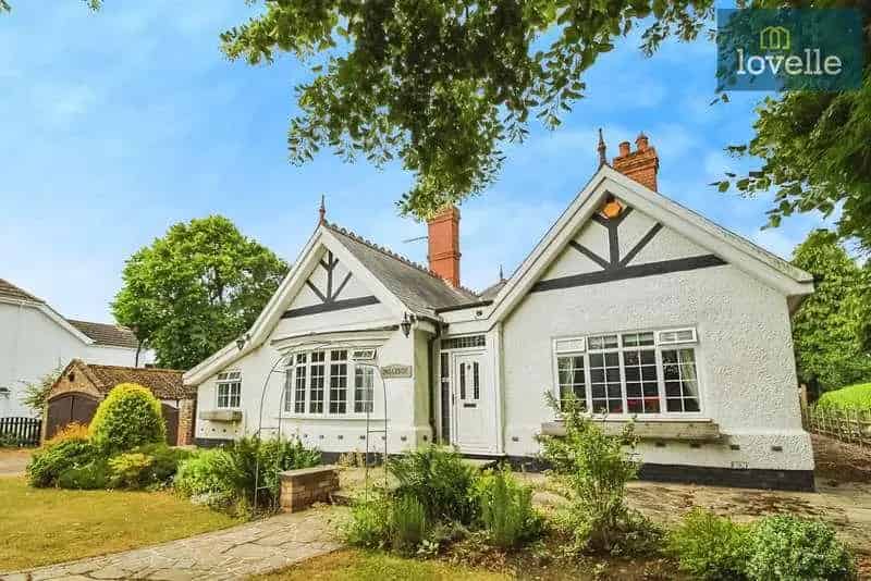 5 Bed Detached Bungalow for Sale