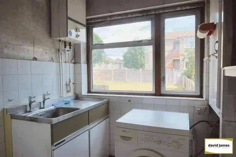 2 bed flat for sale