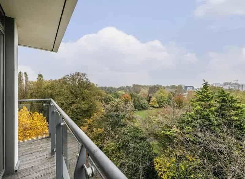Two Double Bedroom Penthouse Apartment Brentford