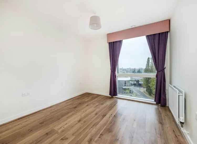 Two Double Bedroom Penthouse Apartment Brentford