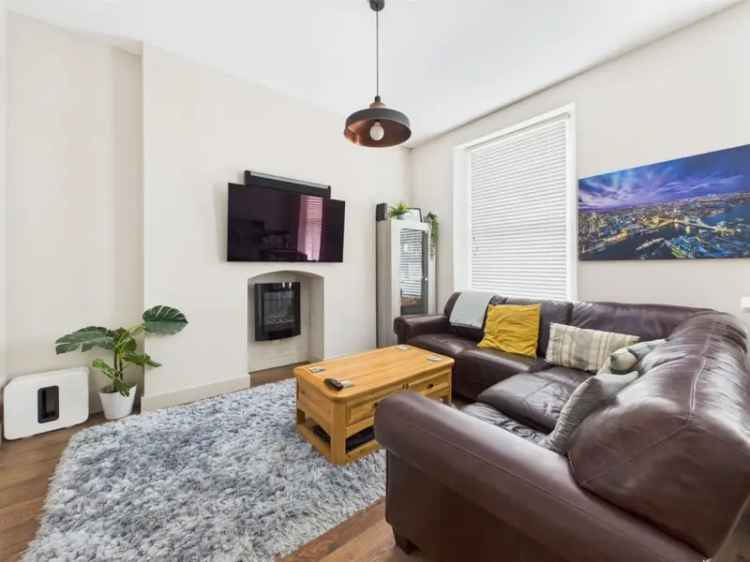 1 Bedroom Flat for Sale Plymouth Hoe Stunning Views and Freehold Share