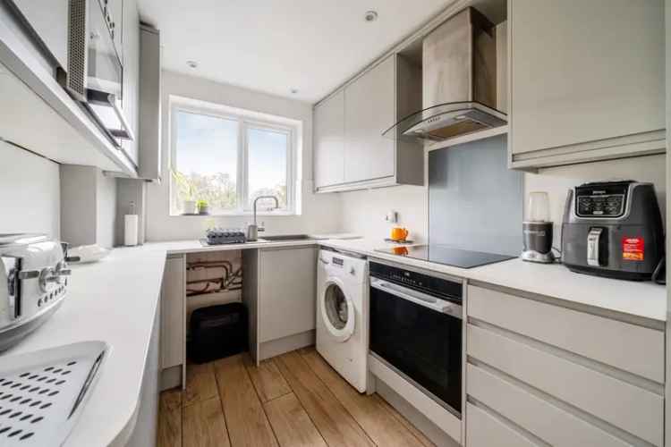 3 Bedroom Terrace House Near Furze Platt Station