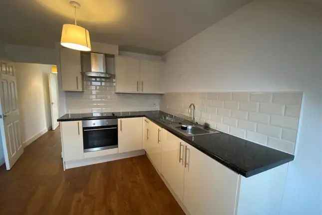 Flat to rent in City Road, Cathays, Cardiff CF24