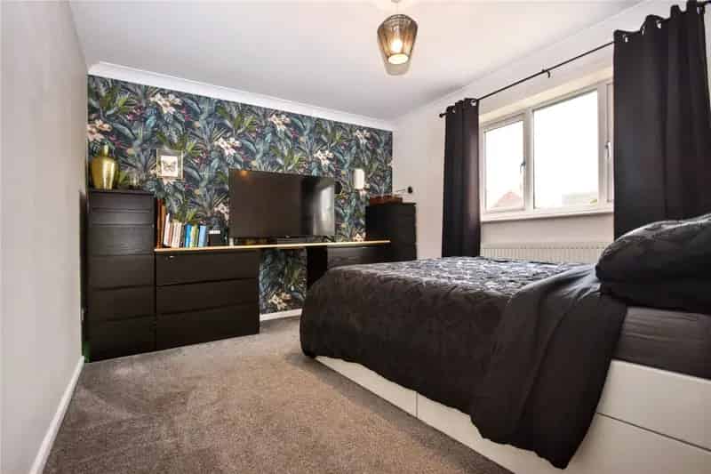 3 Bed Semi Detached House Near Amenities