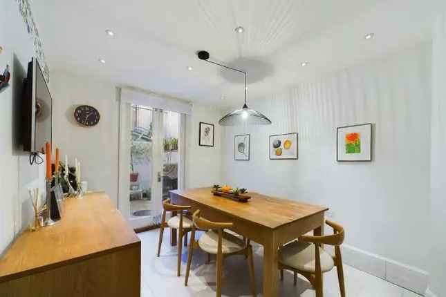 4 Bedroom House Kensington Court Place London