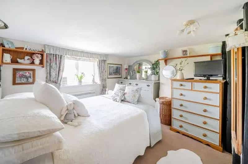 2 Bed Semi Detached Cottage for Sale