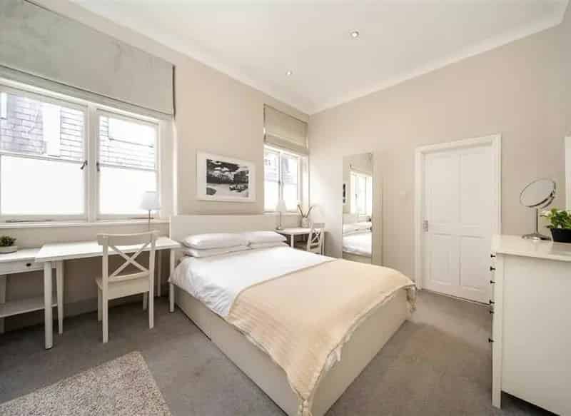 Refurbished 3-Bedroom Mews House Apartment Near Hyde Park