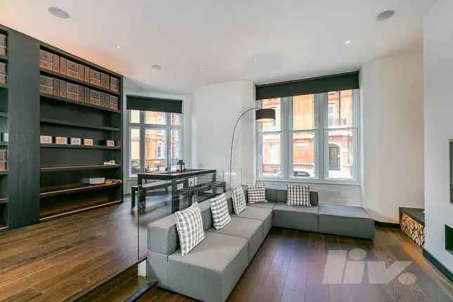 Flat to rent in Green Street, Mayfair W1K