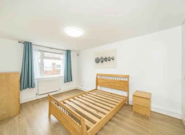 2 Bed Apartment Near Streatham Common  - Gated Development