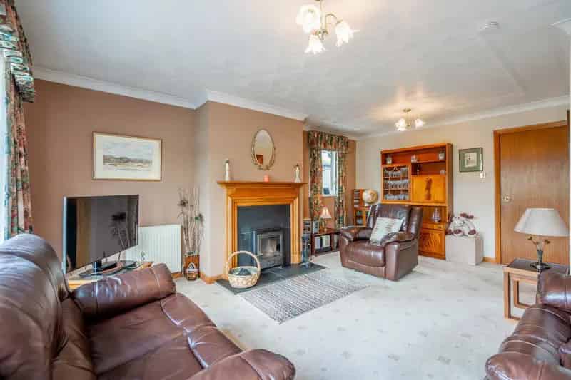 Detached Bungalow in Ardoch Grove with Garden and Garage