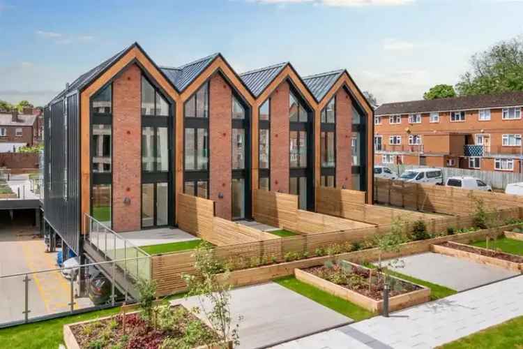 3 Bedroom Townhouses for Sale in Altrincham