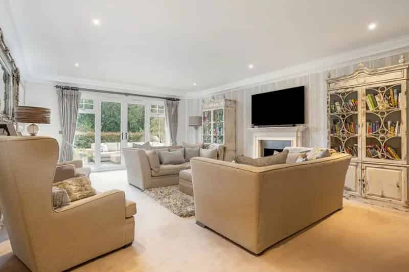 6 Bedroom Detached House For Sale Farnham