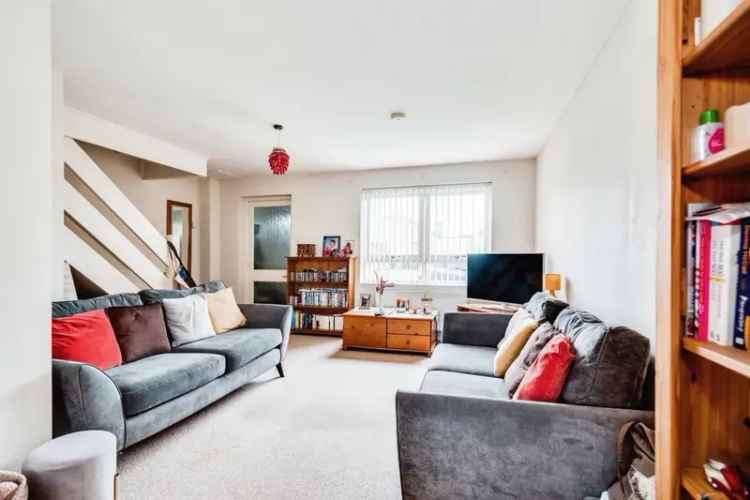 3 Bed Semi-Detached House Near Witney Town Centre