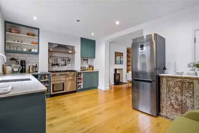 Victorian House for Sale in Coleman Fields, London N1