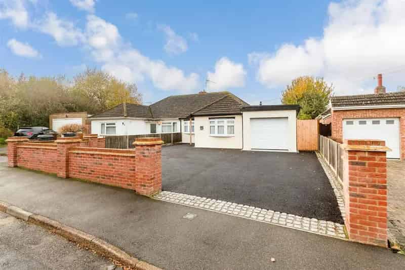 3 Bedroom Semi Detached Bungalow For Sale Near Meopham Station