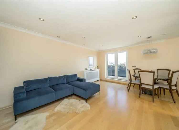 Flat For Sale in London, England