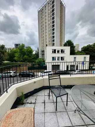 Flat to rent in Stockwell Road, London SW9