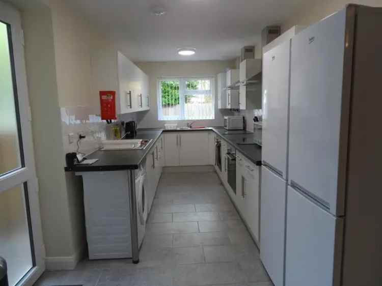 Double En-Suite Room in Modern 4 Bedroom House Bills Included