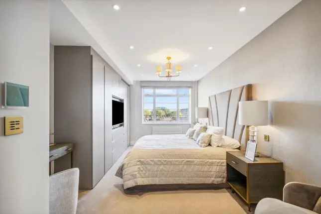 Flat for sale in George Street, Marylebone, London W1H