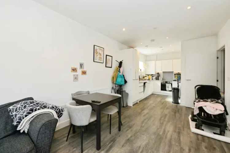 Aspects Stylish Modern Home with Private Terrace and Allocated Parking