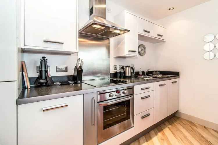 2 Bedroom Flat for Sale Manchester M3 River Irwell Views