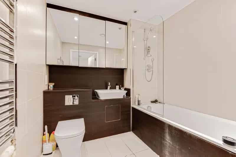 Spacious 1-Bed Flat Top Floor Balcony Communal Gardens