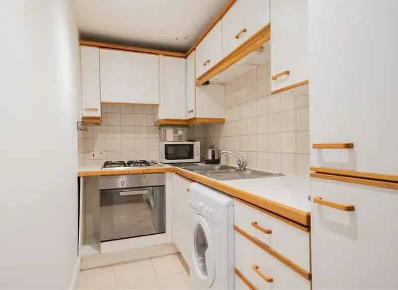 Hyde Park Gate Studio Apartment - Prime Central London Location