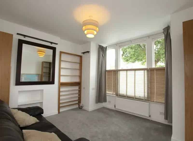 One Bedroom Apartment near Queens Park