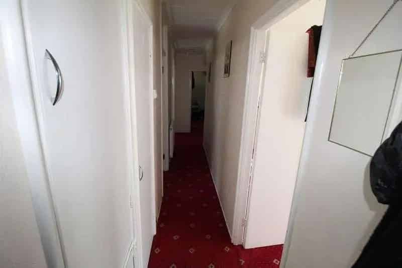 2 Bed Flat for Sale near Kingsbury Station