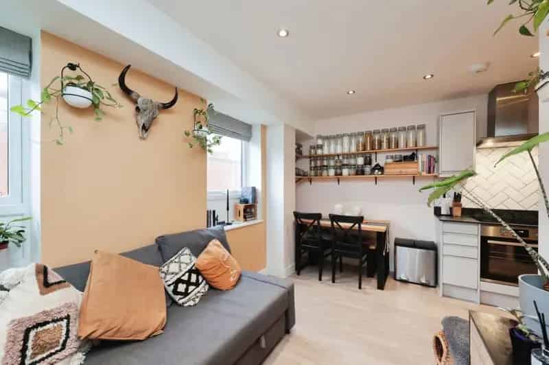 One Bedroom Duplex Apartment Near High Wycombe Station