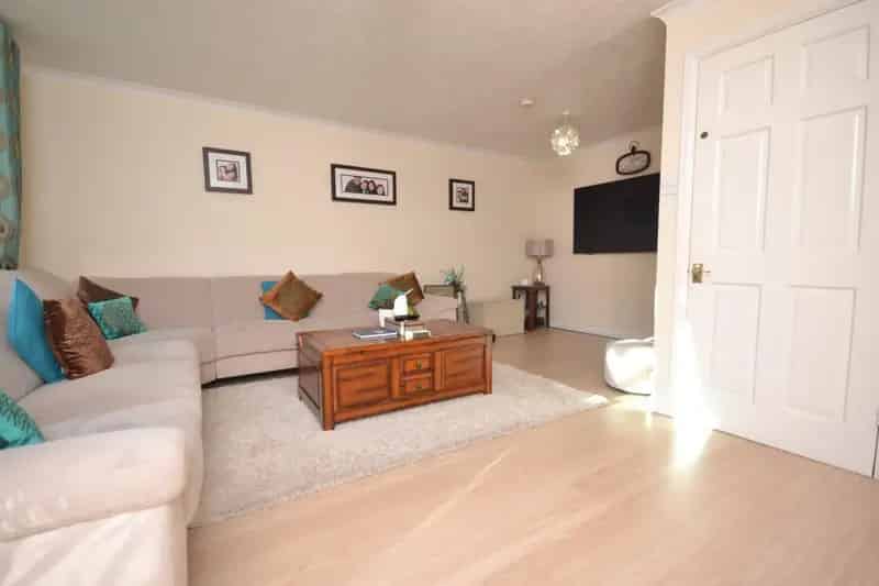 5 bedroom House
 To Let